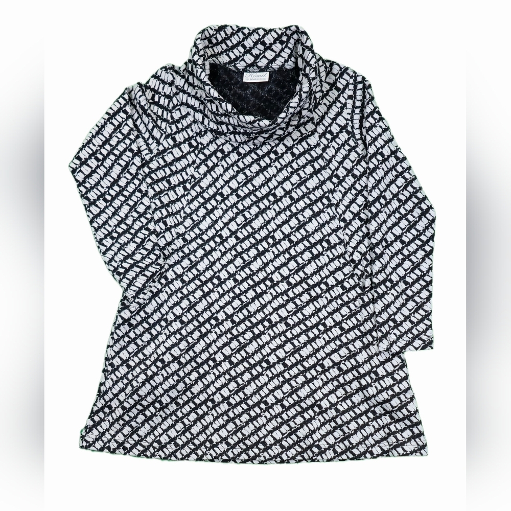 Komil Made in India White & Black Turtleneck 2 Pocket Long Sleeve Tunic Top